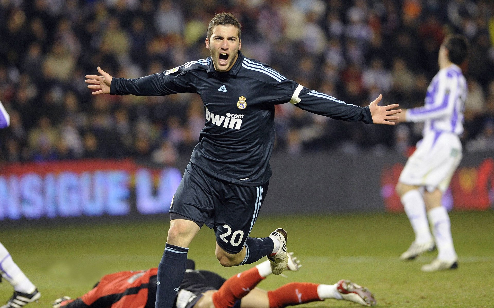 网球双打战术公开赛 三角站位与穿插跑位频频示范